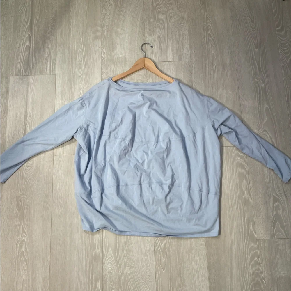 Lululemon Back In Action Long Sleeve Blue Linen size 12 fit - Picture 12 of 13